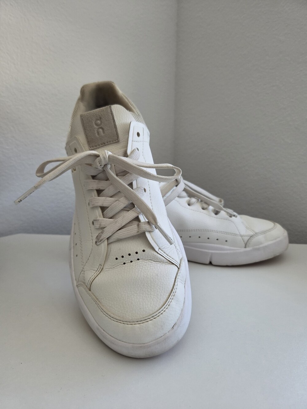On Cloud White Sneakers Womens 10
